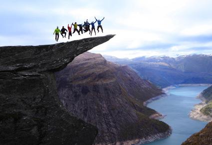 "Trolltunga" أجمل موقع طبيعي لعام 2012